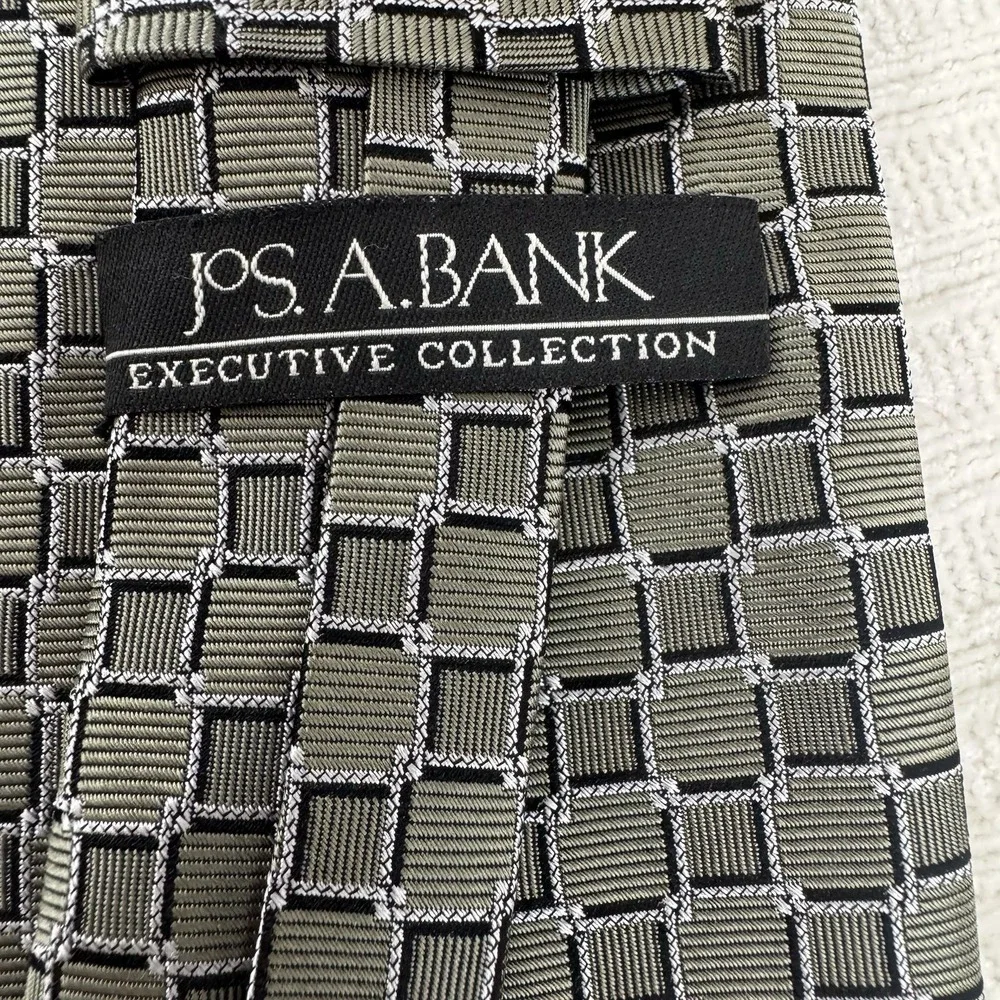 Jos‎ A Bank Executive Silk Tie Gray Geometric Check Long Mens Necktie